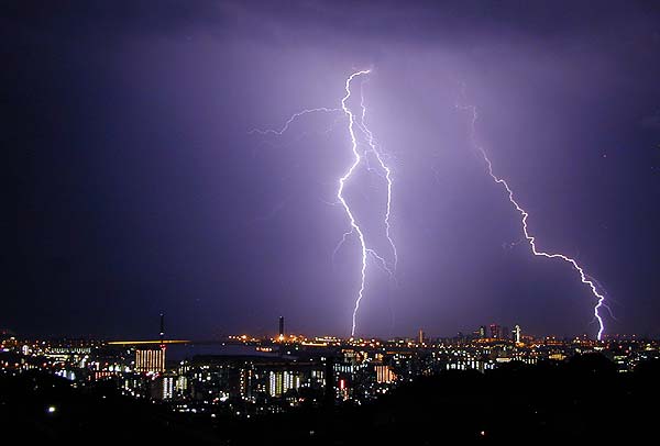 Thunderbolt at Kobe  July 4, 2000